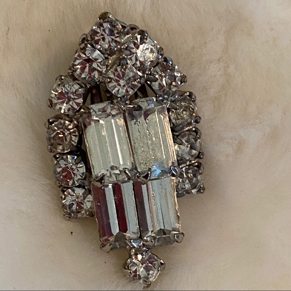 Vintage Rhinestone Clip On Earrings - Picture 3 of 6